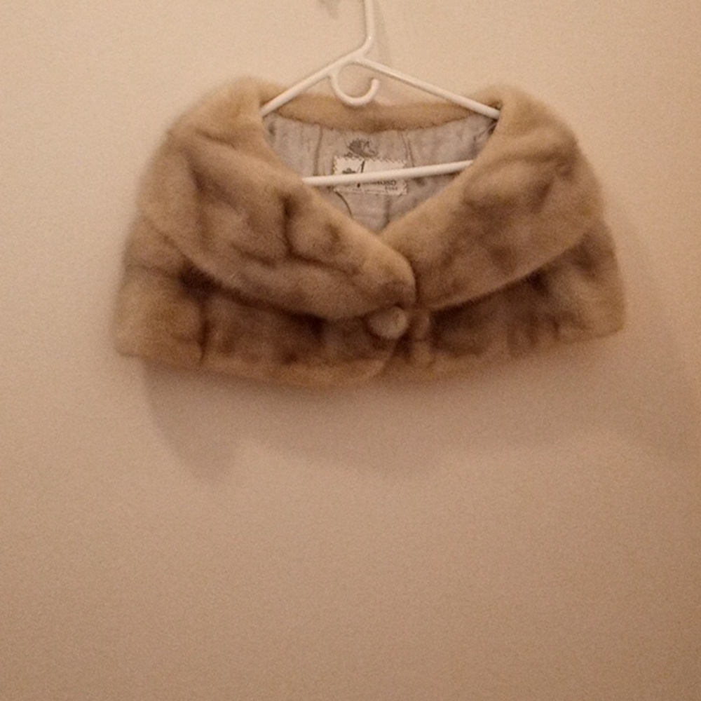 Aramoso furs shoulder wrap